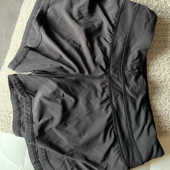 Lululemon run shorts size 4 - Picture 1 of 3